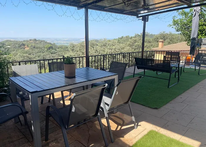 Casa Trassierra: 3-bedroom Retreat With Seasonal Shared Pool * Cordoba