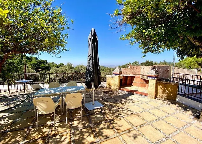 Apartment Casa Trassierra: 3-bedroom Retreat With Seasonal Shared Pool *