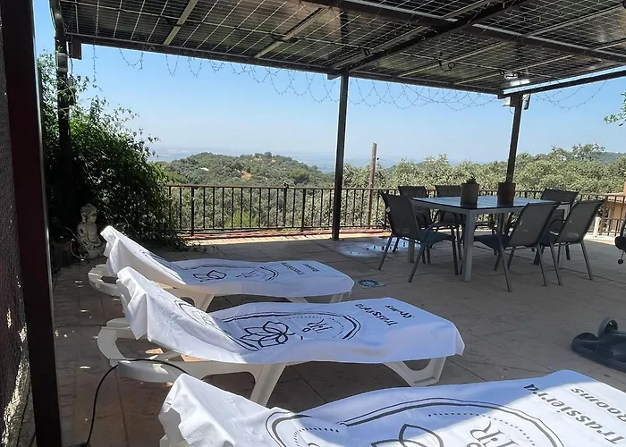 Casa Trassierra: 3-bedroom Retreat With Seasonal Shared Pool