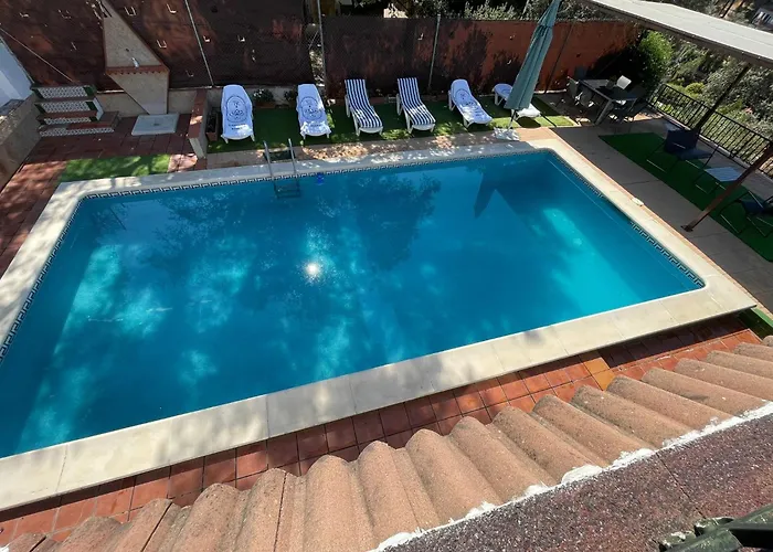 Casa Trassierra: 3-bedroom Retreat With Seasonal Shared Pool Cordoba