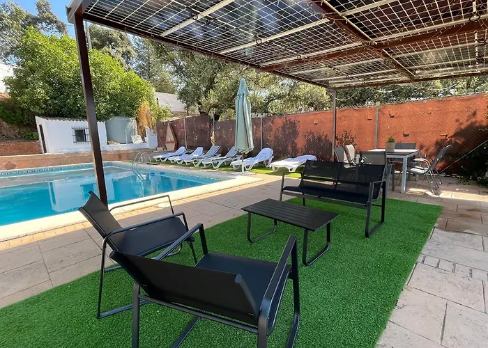 Casa Trassierra: 3-bedroom Retreat With Seasonal Shared Pool