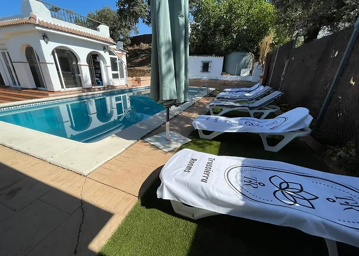 Casa Trassierra: 3-bedroom Retreat With Seasonal Shared Pool Apartment