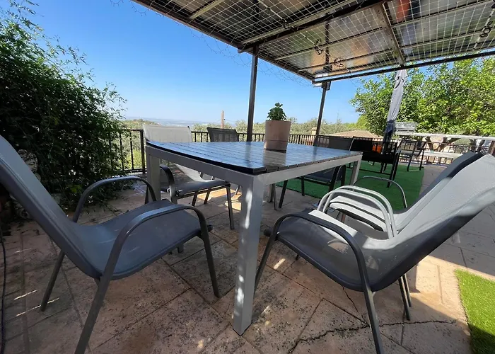 Apartment Casa Trassierra: 3-bedroom Retreat With Seasonal Shared Pool *